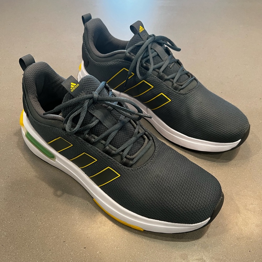 Men’s Adidas Racer TR23 Olive Green/White Sneakers
Size 12. - Picture 2 of 12